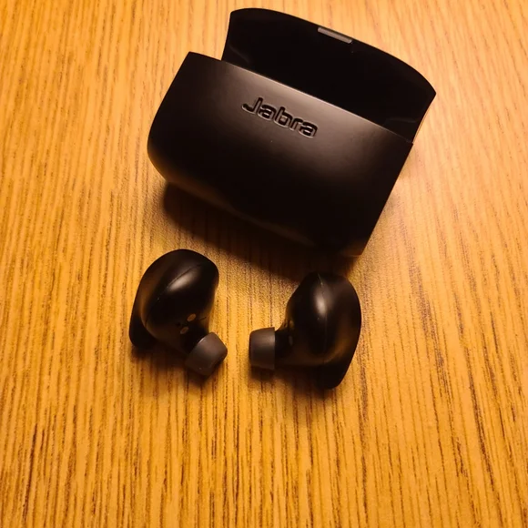Jabra Elite 65t Earbuds | True Wireless | Bluetooth | Copper Black | - Picture 4 of 6